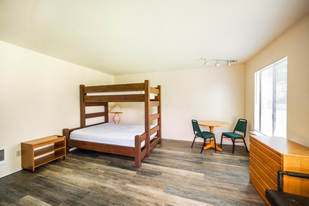Redwood Meadows Rv Resort Кресент-Сити Экстерьер фото
