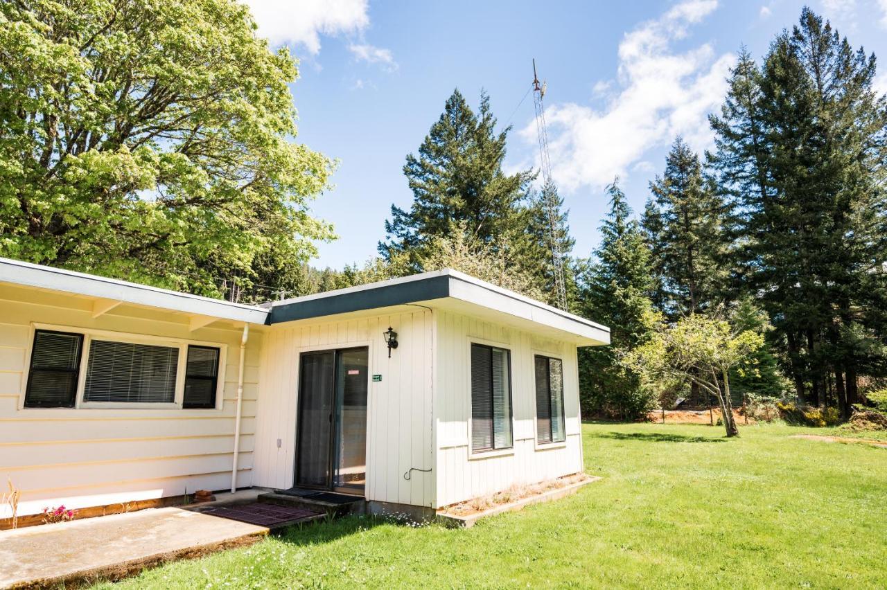 Redwood Meadows Rv Resort Кресент-Сити Экстерьер фото