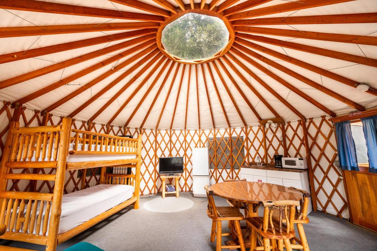 Redwood Meadows Rv Resort Кресент-Сити Экстерьер фото