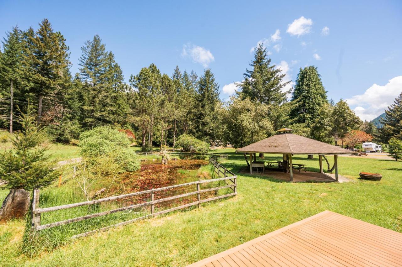 Redwood Meadows Rv Resort Кресент-Сити Экстерьер фото